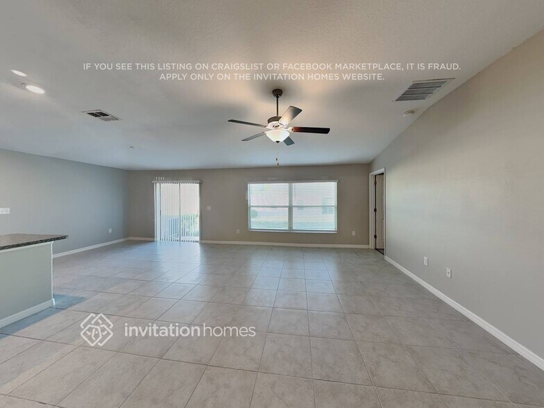 Building Photo - 1533 Blue Rose Dr