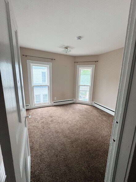 Building Photo - 158 Christiana St