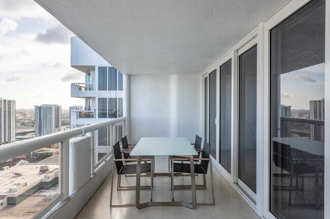 Building Photo - 601 Biscayne Blvd