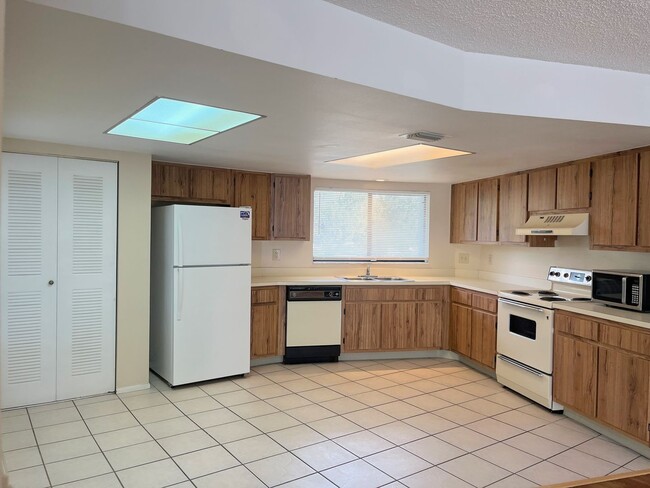 Building Photo - 1054 Lotus Cove Ct