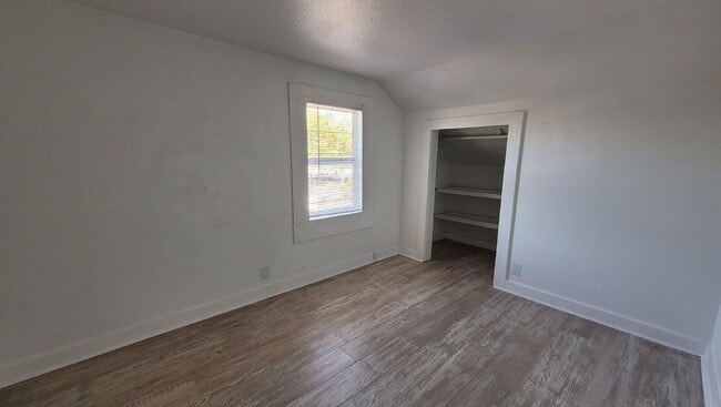 Building Photo - 368 E Dean Ave