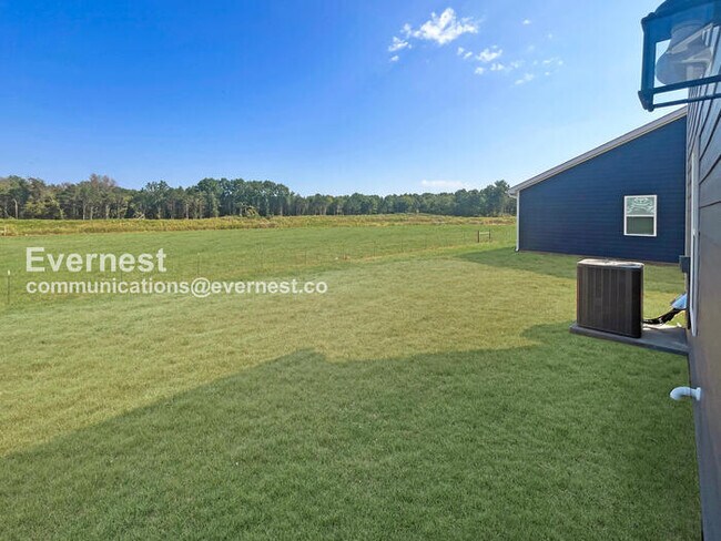 Building Photo - 3251 Quintana Dr