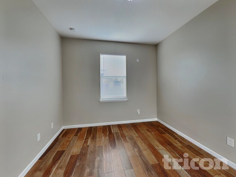 Building Photo - 5363 Suncatcher Dr