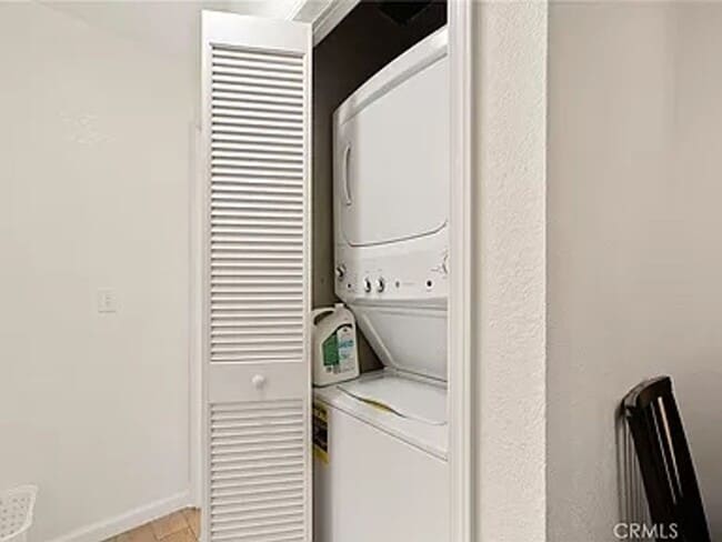 Building Photo - Check out the video! 3 Bedroom 2 Bath Cond...