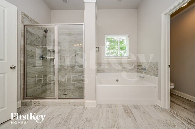 Building Photo - 215 Cheshire Dr