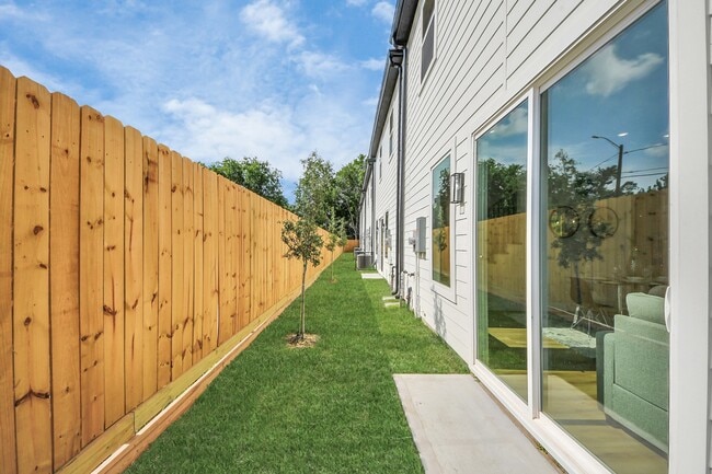 Building Photo - 2430 Harrington St