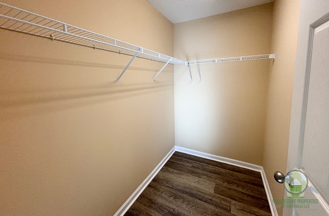 Building Photo - 105 McKenna Cir