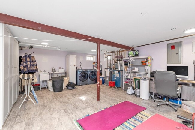 Building Photo - 1815 Schermerhorn St