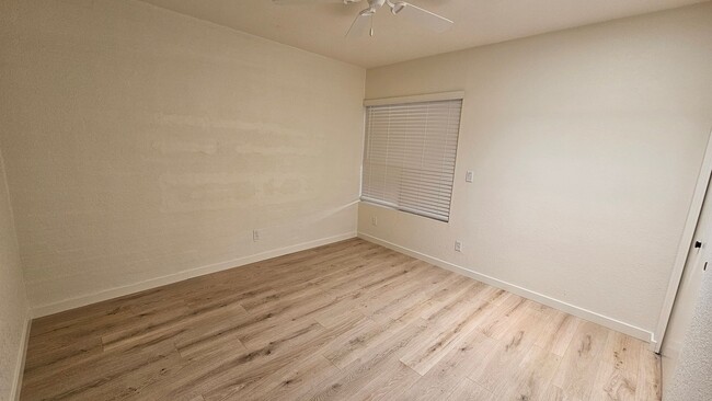 Building Photo - This is a must-see chic and updated townho...