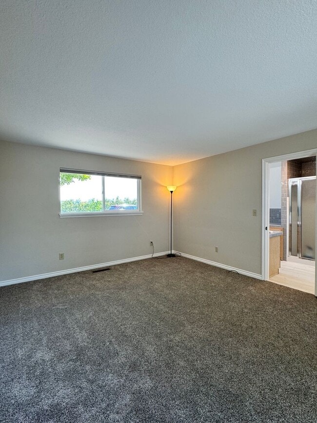 Building Photo - Large lower valley home, freshly remodeled...