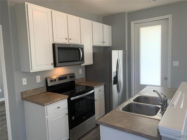 Building Photo - 3410 E Lime Kiln