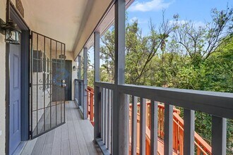 Building Photo - Unit