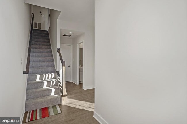 Building Photo - 734 Watts St