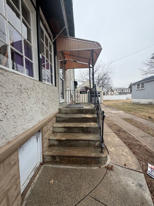 Building Photo - 1010 Chestnut St