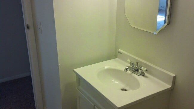 Building Photo - Three bedroom, one bath, huge backyard
