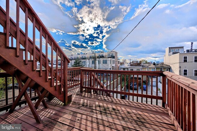 Building Photo - 1108 Baylis St