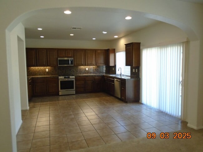 Building Photo - Immaculate 2 Story Within Walking Distance...