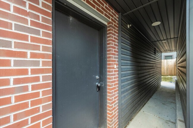 Building Photo - 1519 N Sydenham St