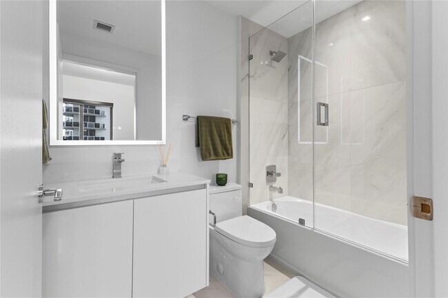 Building Photo - 700 NE 24th St