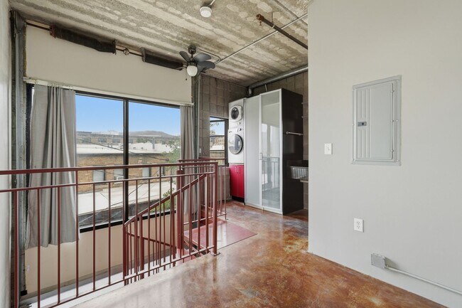 Building Photo - 360 W 300 S