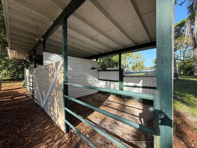 Building Photo - 17503 30th Ln N