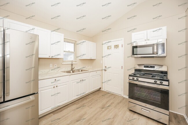 Building Photo - 6347 Edgehurst Dr
