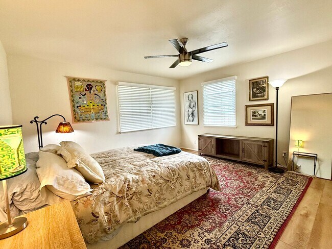 Building Photo - Unfurnished 4 bedroom/2 bathroom home with...