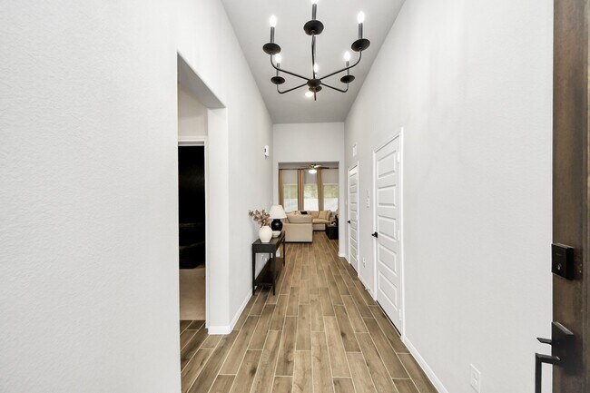 Building Photo - 6618 Beacon View Dr