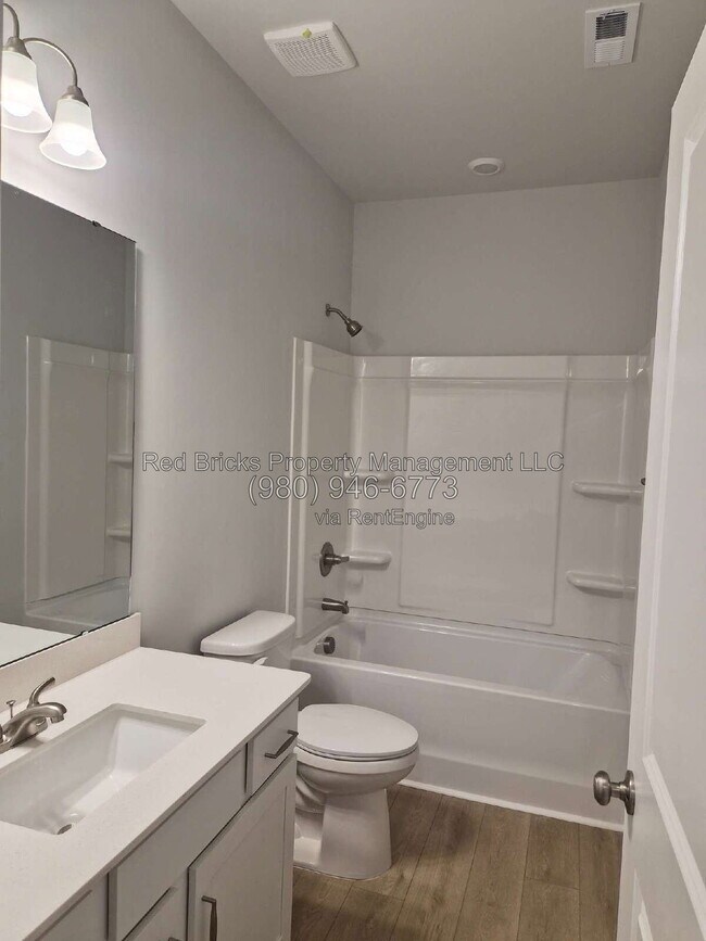 Building Photo - 6510 Harlech St
