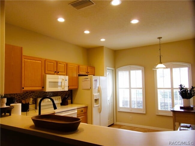 Building Photo - 877 W Silver Meadow Loop