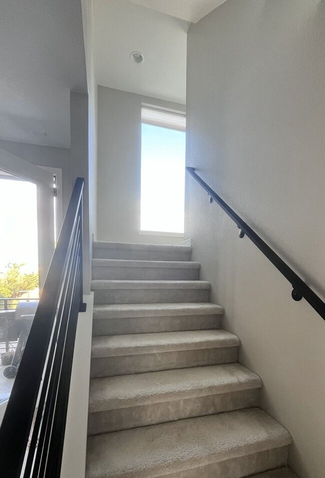 Building Photo - Stunning 3-Story Modern Home with Rooftop Terrace & Flatiron Views