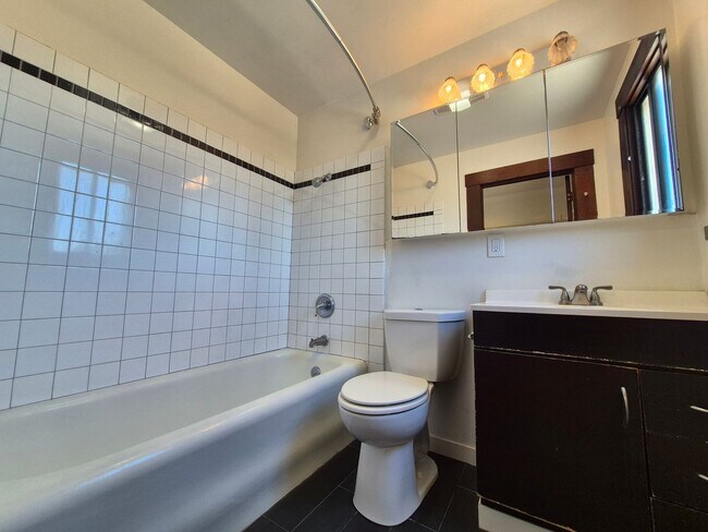 Building Photo - Spacious Duplex with EV Charger and Yard