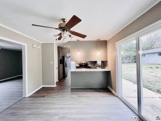 Building Photo - 107 Evelyn Dr