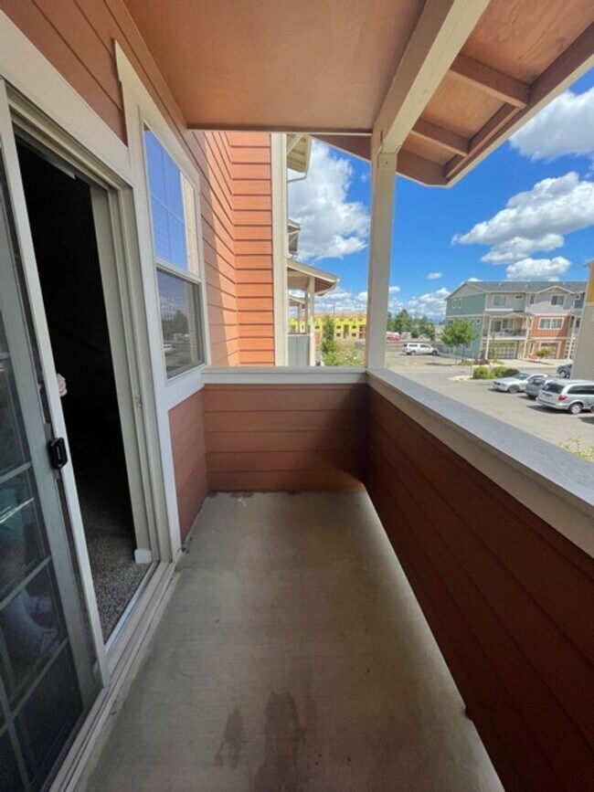 Building Photo - **SPECIAL** FIRST MONTH FREE W/ ONE YEAR LEASE/ 3 LEVEL CONDO W/ UPGRADES, GARAGE/ FENCED YARD