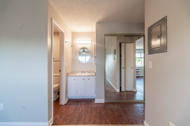 DSC03964-HDR - Creekside