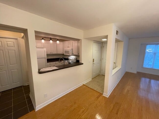 Building Photo - Parkridge Lane - ITB Condo Available for P...