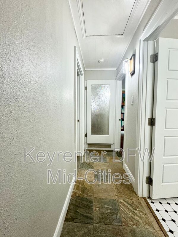 Building Photo - 1608 Durham Dr