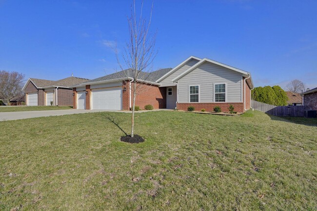 Building Photo - New 3 bedroom 2 bathroom