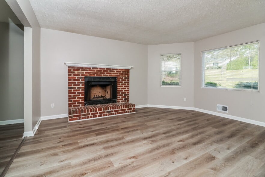 Building Photo - 2939 Thistledown Ct