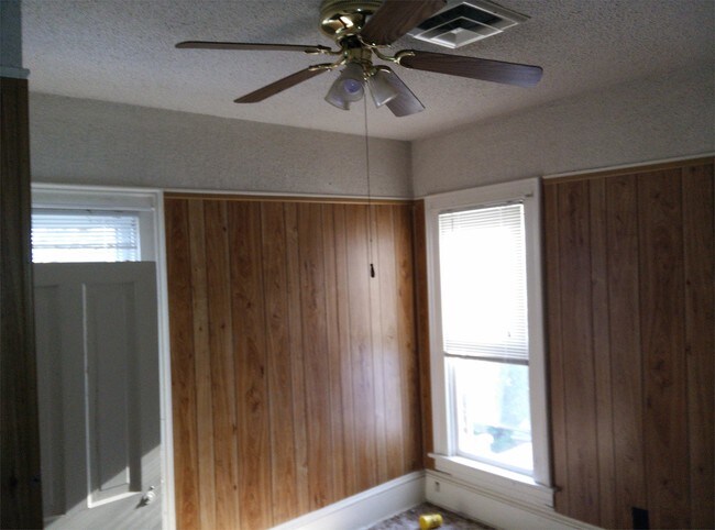 Building Photo - 2329 S Crysler Ave