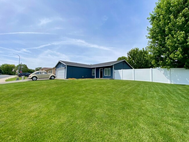 Building Photo - 3 Bedroom Home in West Valley