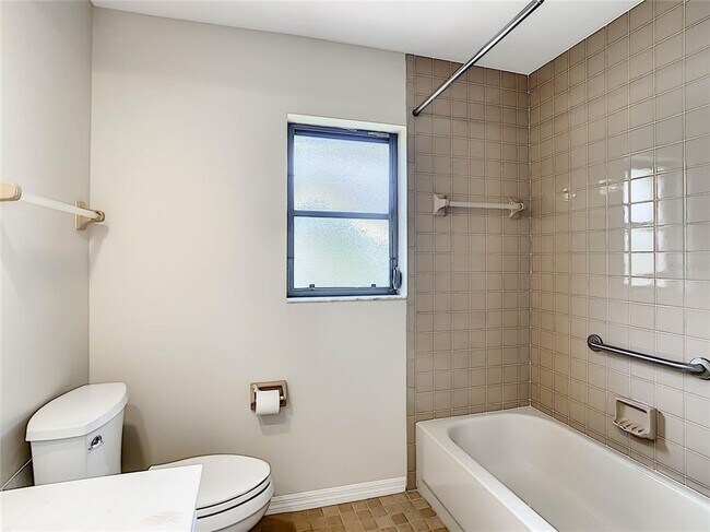Building Photo - 2375 Bendway Dr