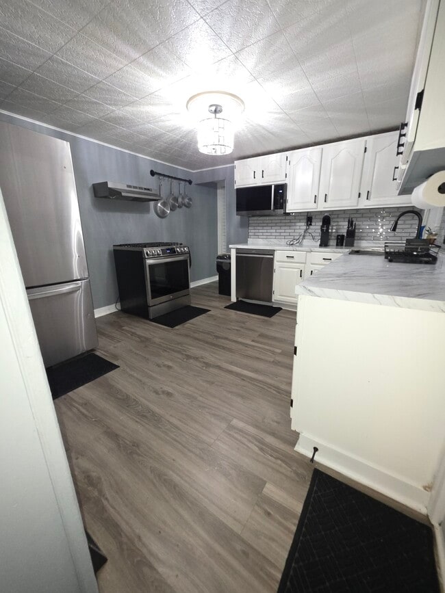 Building Photo - 811 Excelsior St