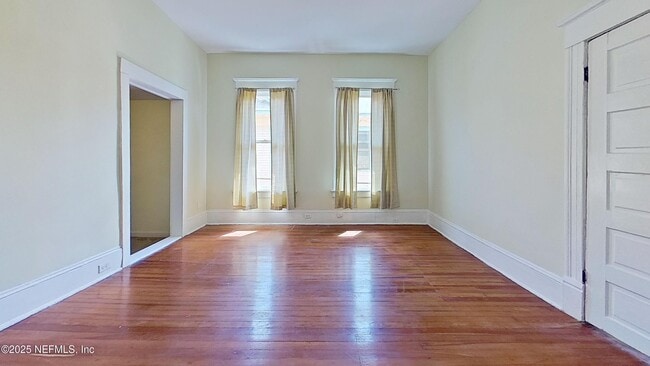 Building Photo - 343 7th St W