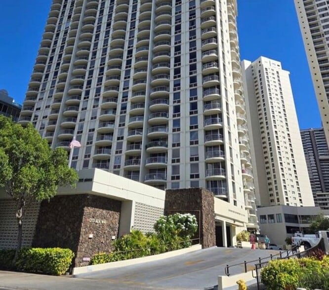 Building Photo - 1717 Ala Wai Blvd