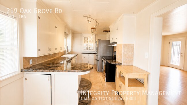 Building Photo - 219 Oak Grove Rd