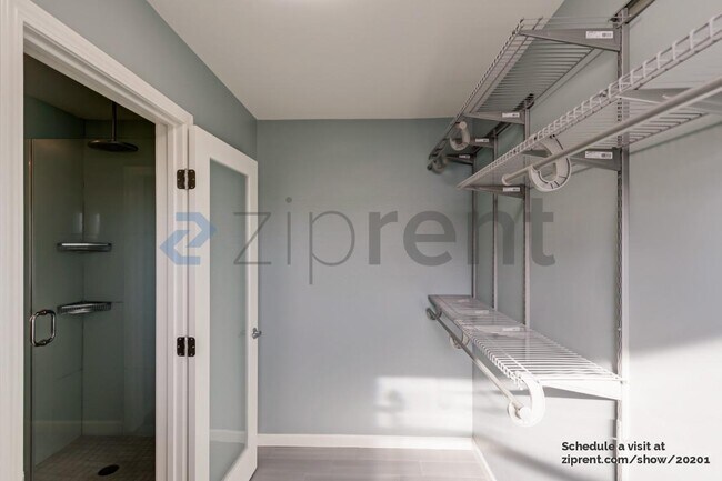 Building Photo - Unit