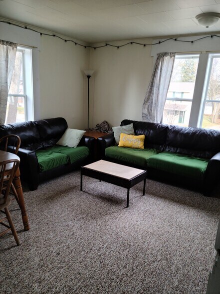 Living room - 1741 College Ave