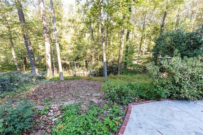 Building Photo - 2690 Ridgemore Rd NW