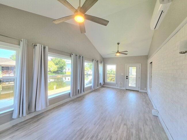 Building Photo - 1643 Kalakaua Ct